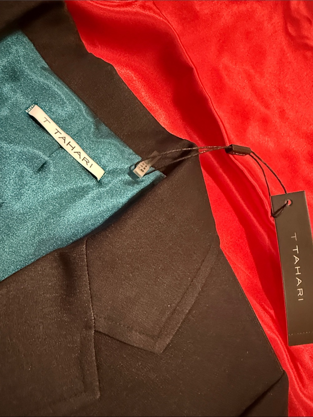 WOW POSHMARK - Authentic T Tahari NWT Black Blazer